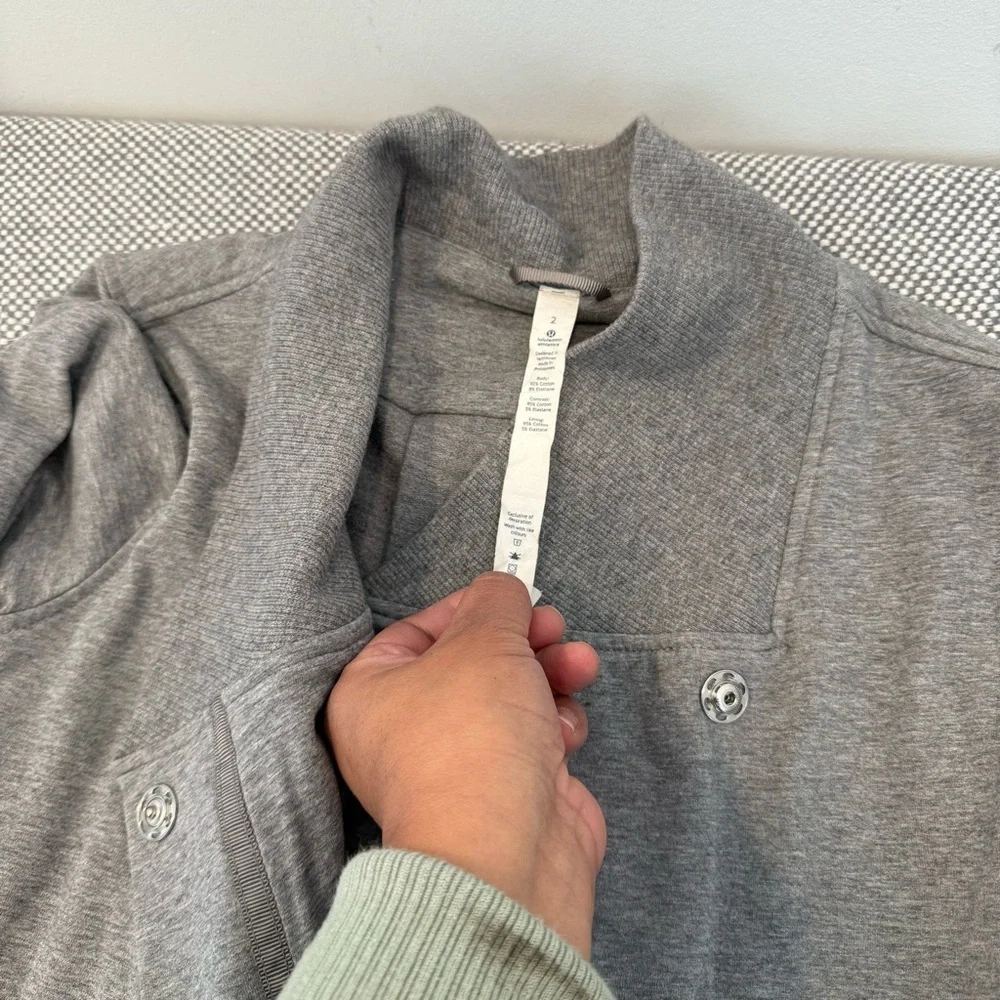 LULULEMON gray Belle 2-Snap wrap sweatshirt Jacket size 2